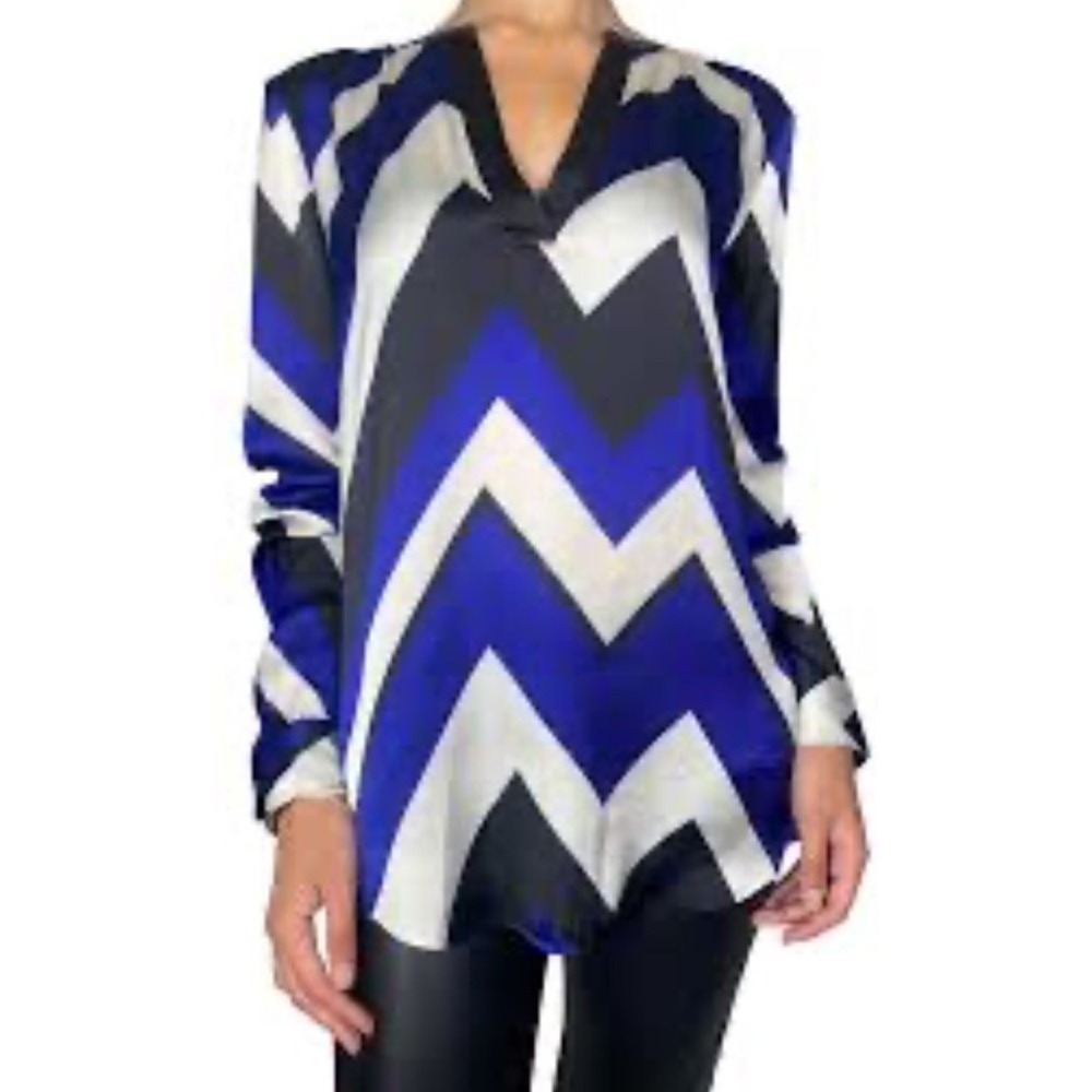 NWT Ralph Lauren V-neck Top Chevron Pattern Medium Silky Polyester Boutique Chic